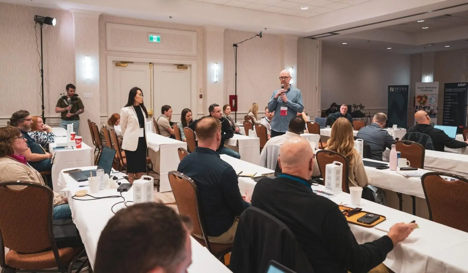 Mike Schwarz leading an AI workshop with EO Kelowna